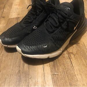 270’s haven’t worn in almost a year still in decent shape 10.5